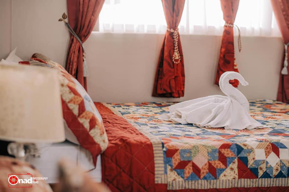 Ashley And Bill'S Suites 'N Garden Hotel And Vacation Homes Carcar City Kültér fotó