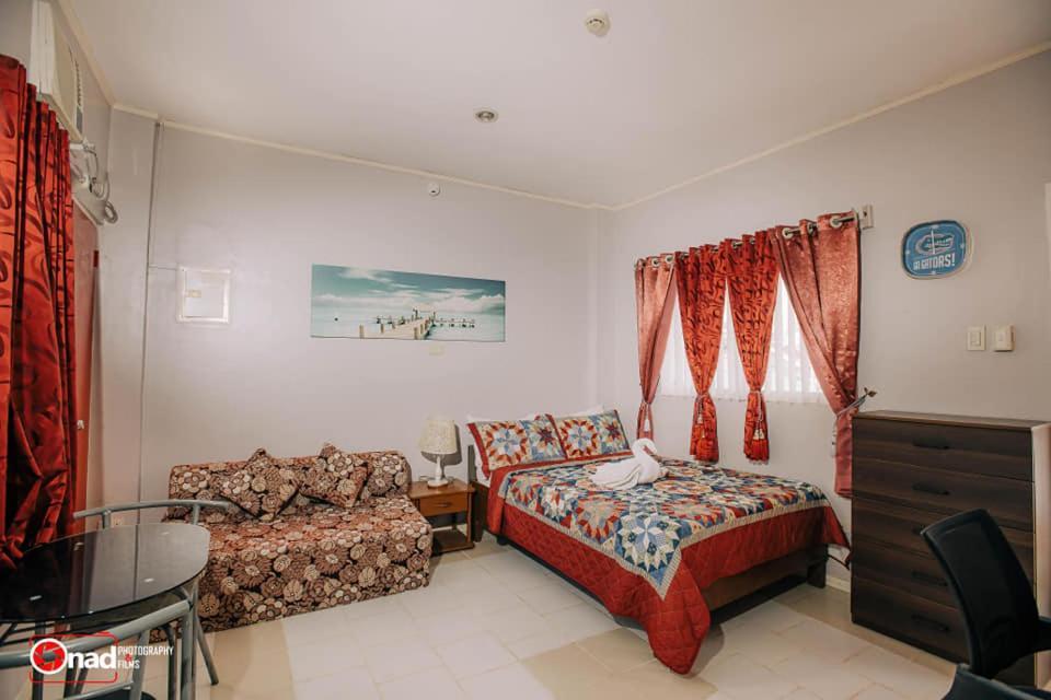 Ashley And Bill'S Suites 'N Garden Hotel And Vacation Homes Carcar City Kültér fotó