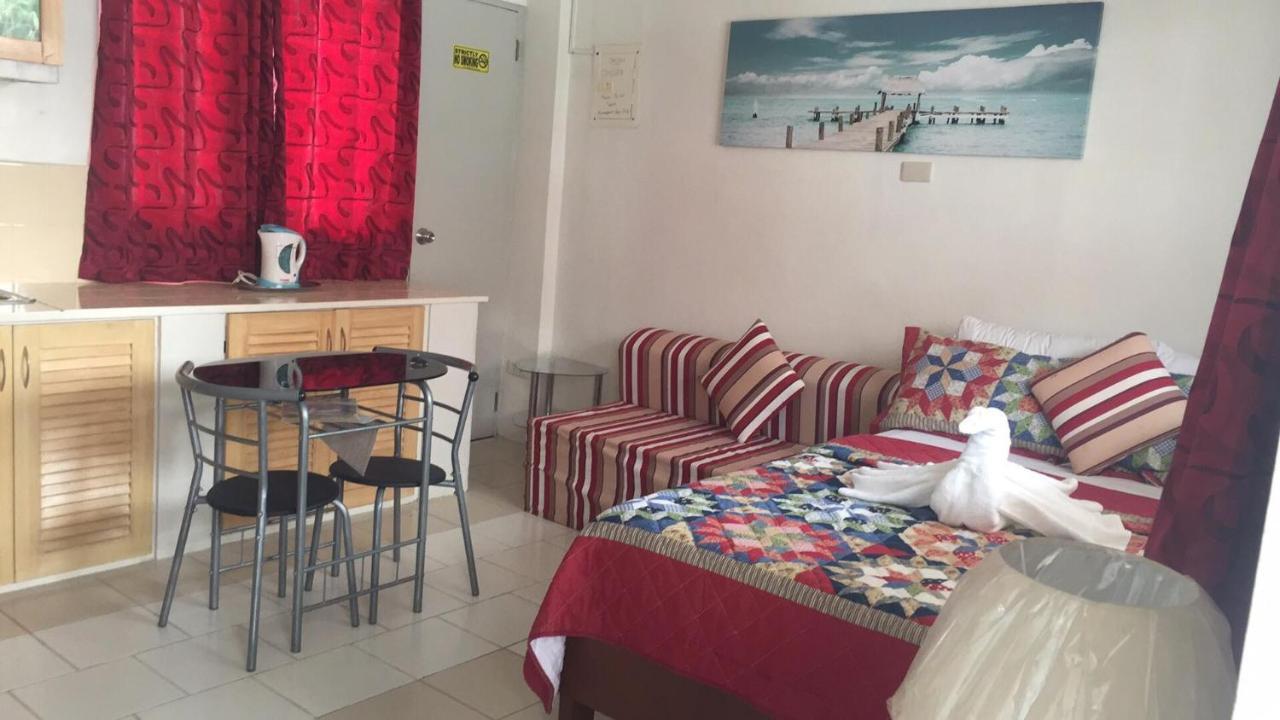 Ashley And Bill'S Suites 'N Garden Hotel And Vacation Homes Carcar City Kültér fotó
